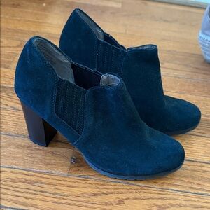 White Mountain Black Suede Ankle Booties